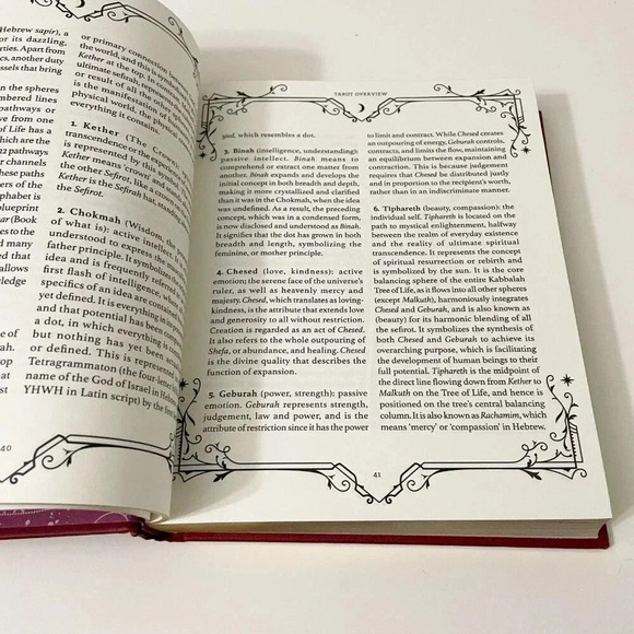 2022 The  Book of Tarot By Sahar Huneiei Palmer Hardcover Flaws - Picture 16 of 16